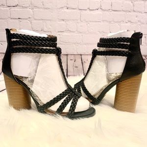 🆕🌟 NWT! Black Sandals 🌟🆕